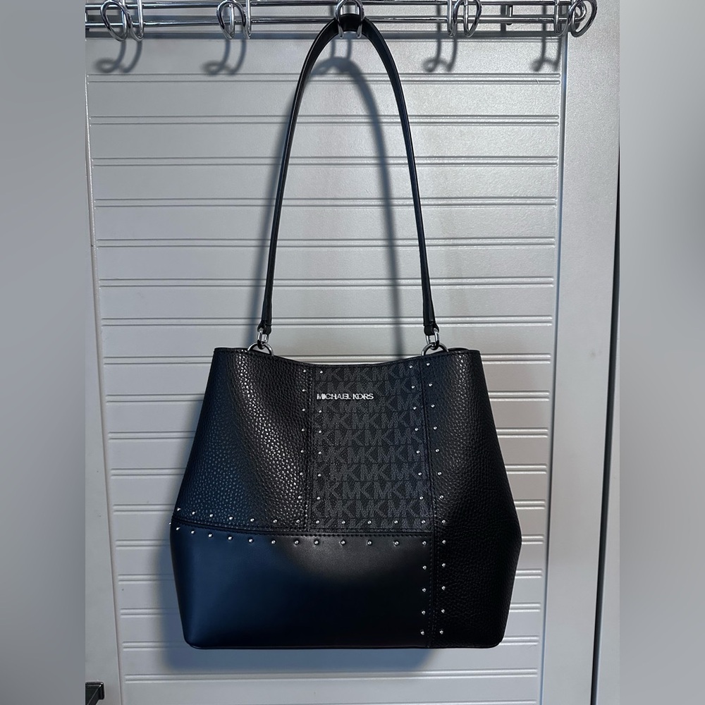 Michael Kors Pratt Medium Studded Patchwork Signature Bucket Bag NWOT: MSRP:$628